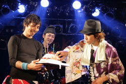 そして手づかみ